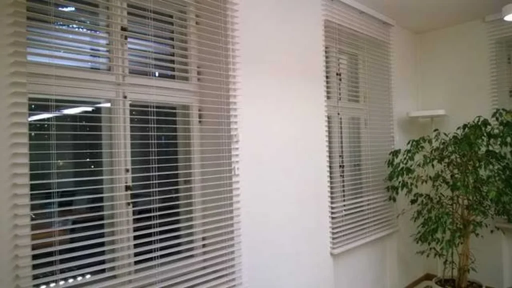 żaluzja drewniana na okno