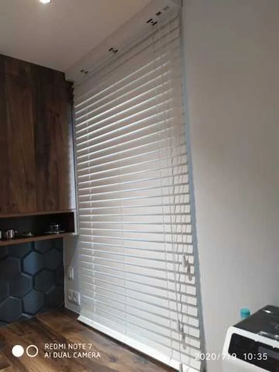 żaluzje okienne drewniane