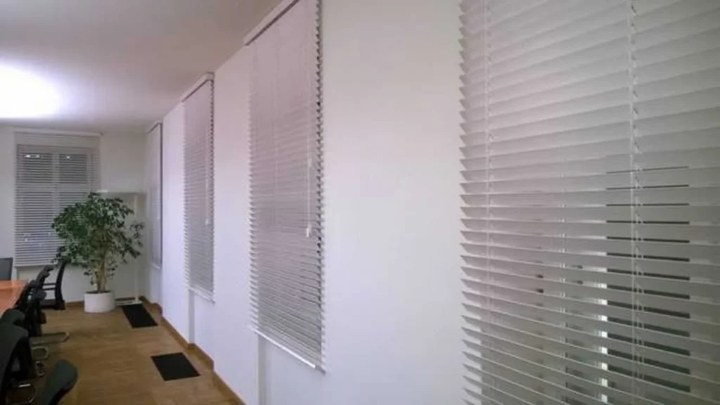 żaluzje drewniane na okna