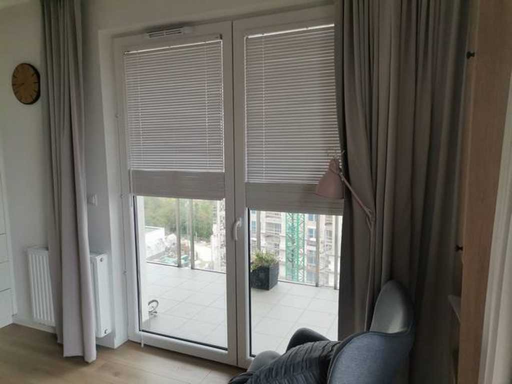 żaluzje drewniane na okno