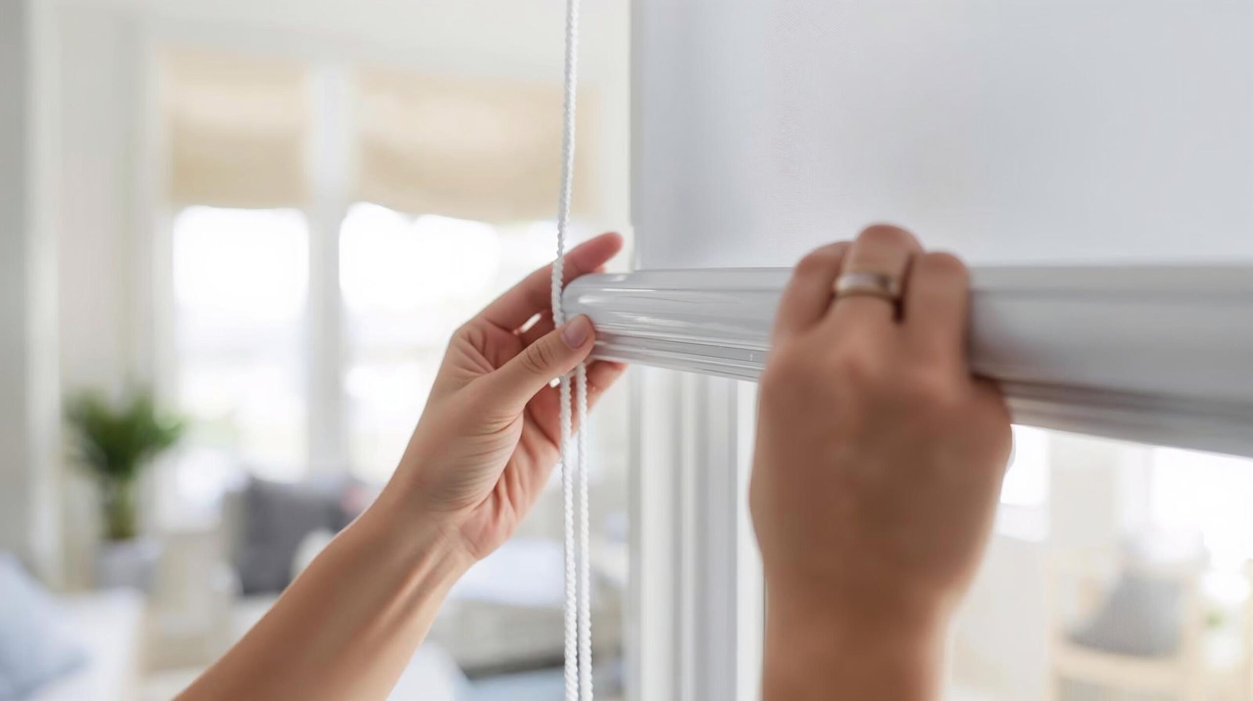 Zwijacz rolety wewnętrznej – jak go naprawić i zamontować, kiedy nie działa jak dawniej? Prosty poradnik dla każdego!