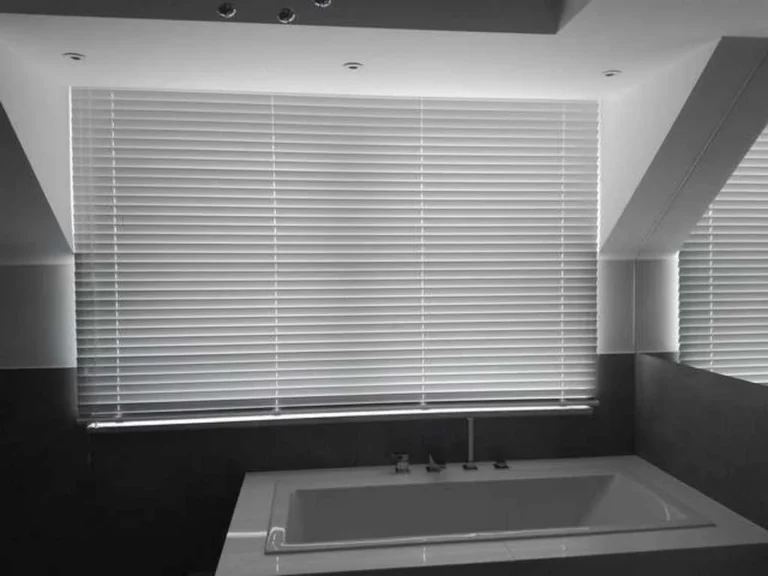 Jakie rolety do łazienki